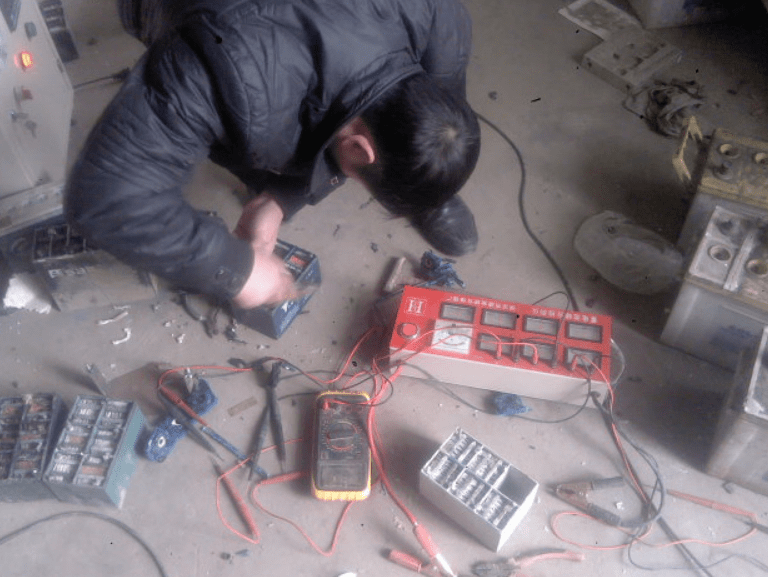 新买的电瓶车一充就满一用就没电维修工透露真实原因