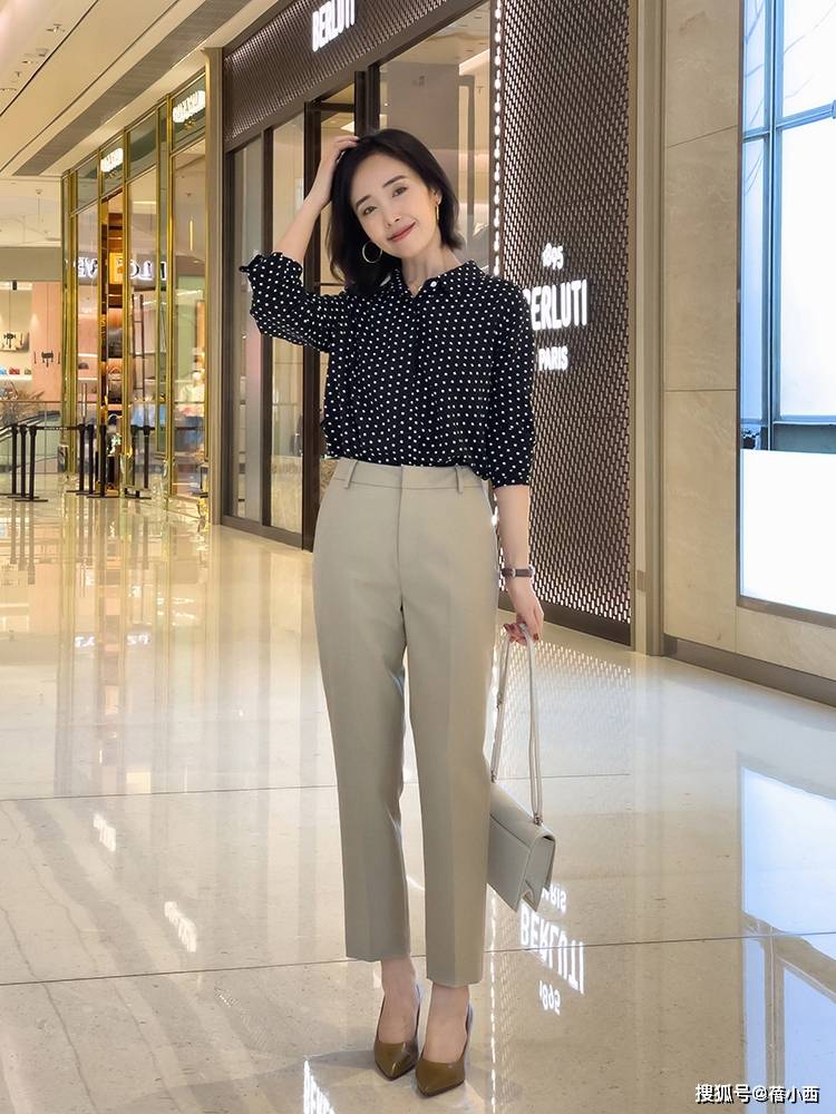 感觉 奔三奔四的女人,建议多穿“高腰裤”,好看的款式和版型都选好了