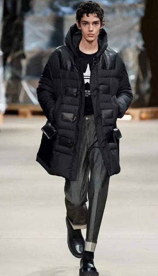 西装 男人出门,最好少穿这3种“鞋子”,不仅廉价,上身还很掉价