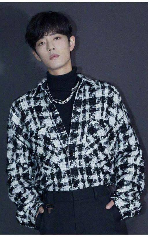 毛衣 今年想要时髦有范,穿出精致的脸庞,不妨选择烟管领毛衣