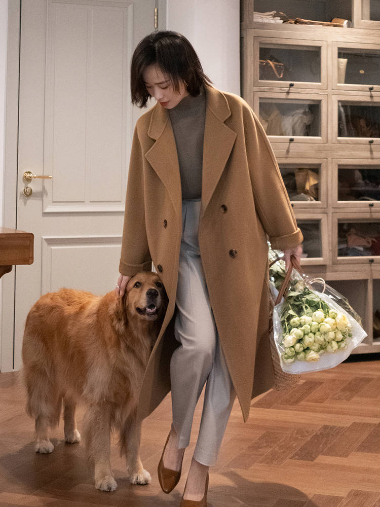 设计 秋冬季,时尚博主都爱用“大衣+针织衫+白色长款”,高级又时髦