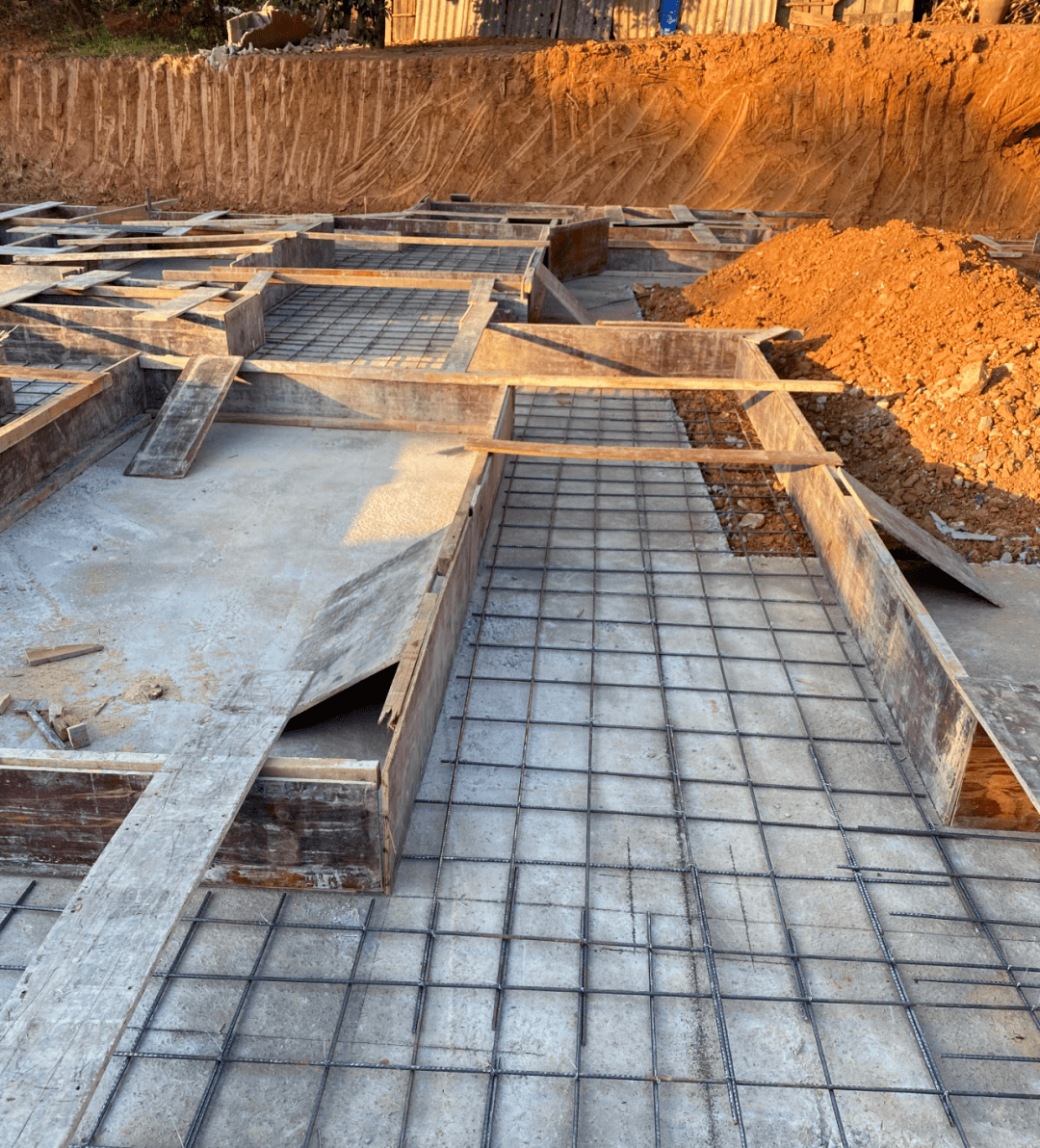 地基 ▲条形基础:基础梁具有较大的抗剪,抗弯,抗冲击能力.