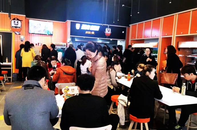 活动|麻辣烫店的逆袭：从生意冷清到销售额暴涨8倍，这家店只用了三招