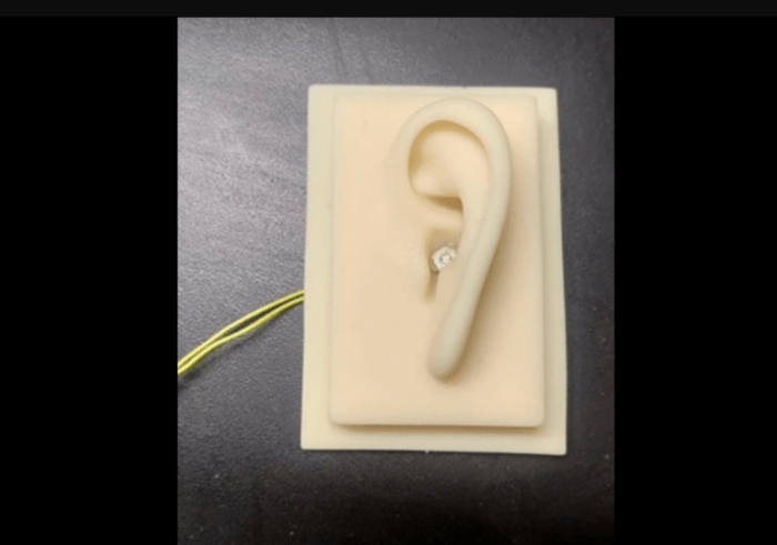 材料|科学家设计无需电池的助听器 可自行发电