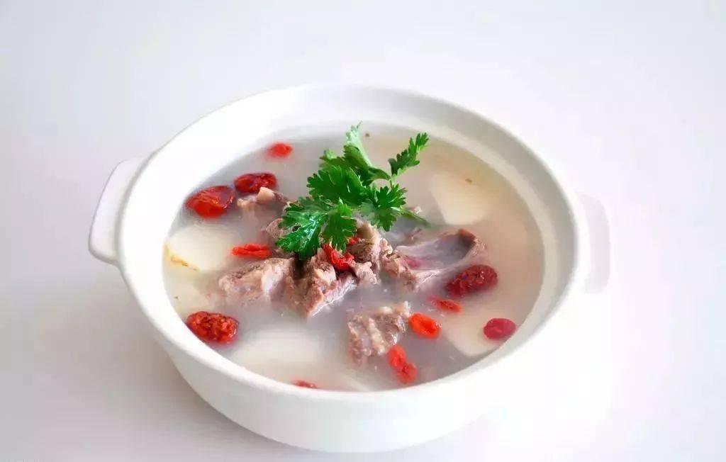 多吃羊肉可以补气血，补肾壮阳，温补驱寒羊肉煲汤做法来了