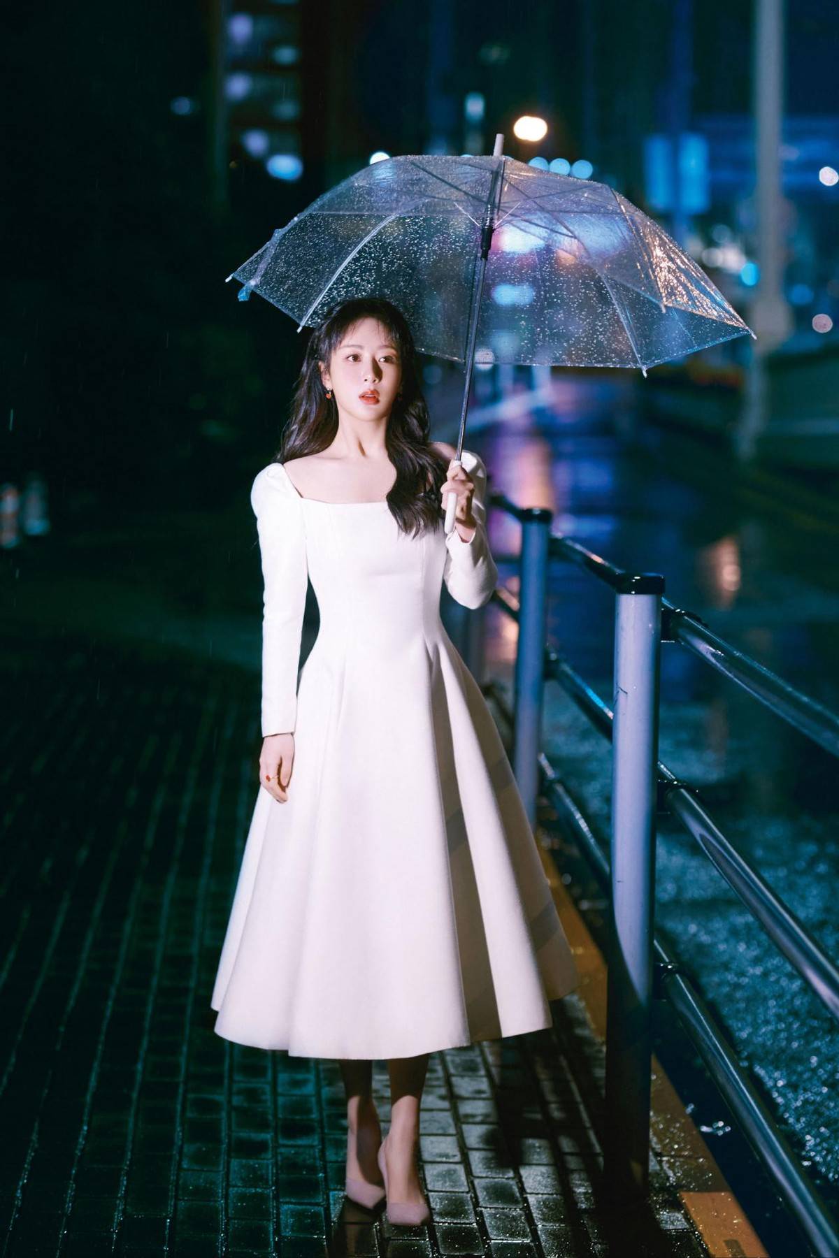 原创杨紫真的好仙好美白色纱裙搭配公主头发型俏丽优雅魅力十足