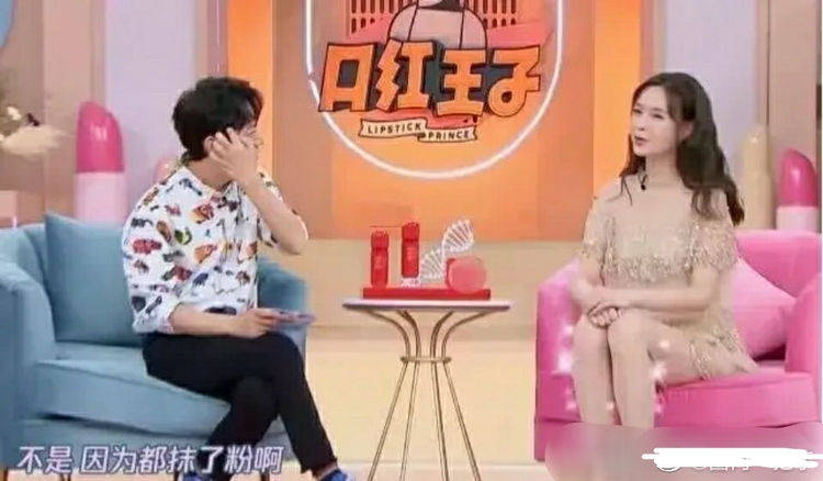 景甜景甜最新生图粉感重，脖子出现色差，欧阳娜娜还曾自曝全身涂粉底