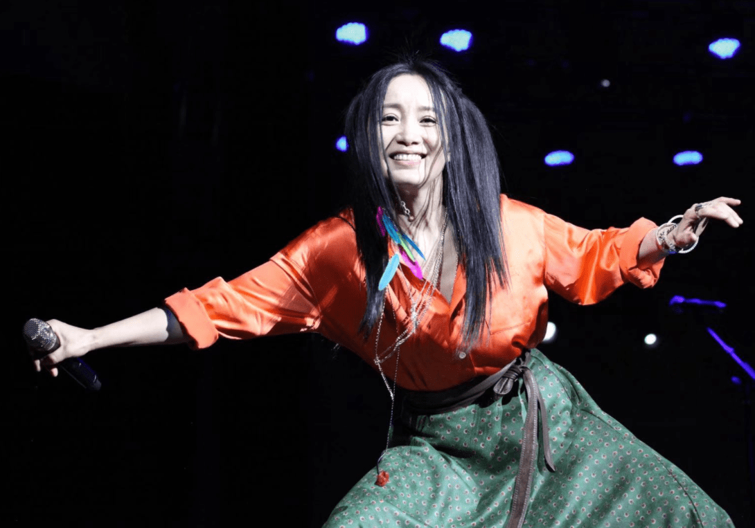 臧天朔婚内出轨女徒弟,斯琴格日乐为其堕胎轻生,至今依然单身_李梅结