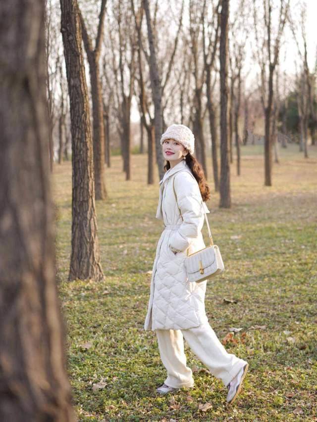 方法 羽绒服别穿紧身裤了，今年流行这三种搭配方法，不仅时髦还保暖