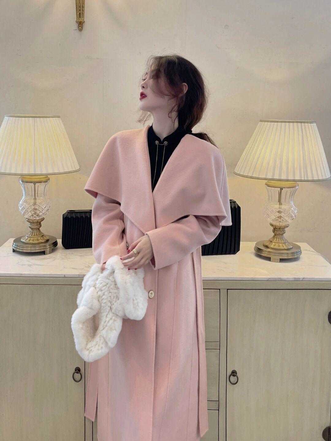 黑色 降温后“大衣”怎么穿高级又洋气?这几款大衣值得借鉴,百搭时髦