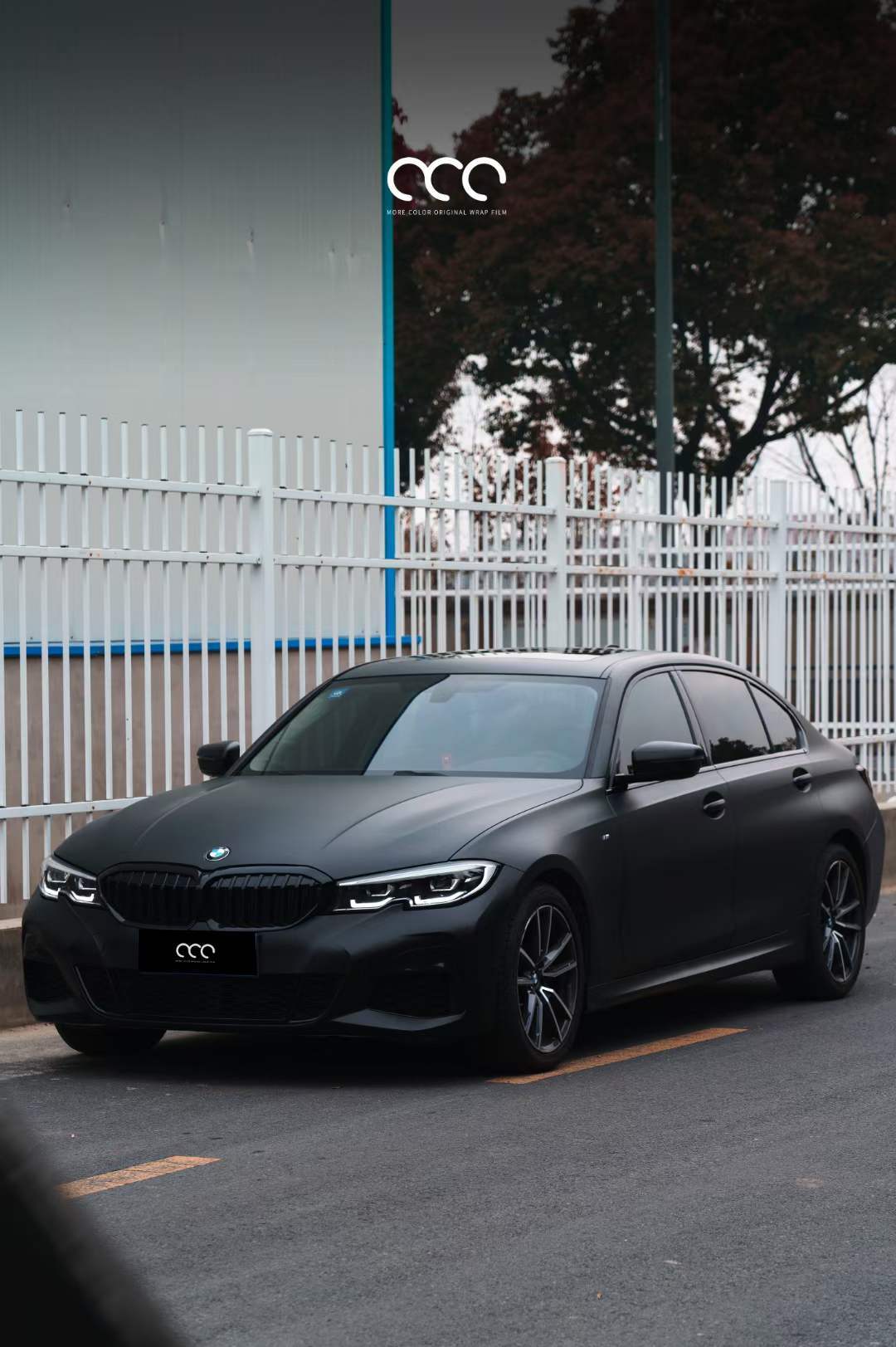 宝马汽车漫彩改色膜亚光黑