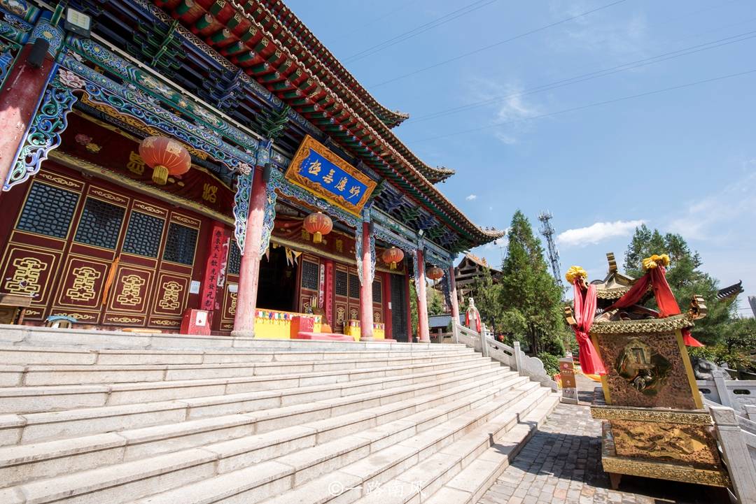 青海省最早的宗教场所，原来是座佛寺，后来却变成道教庙宇