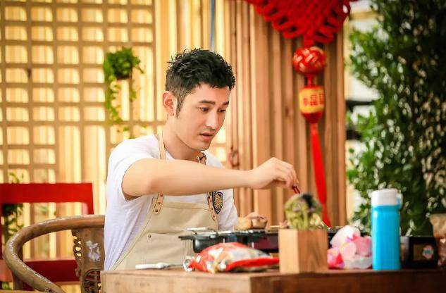 时间|《中餐厅5》官宣定档,看到MC全员海报,这一季有望成“爆款”?