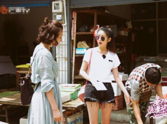 白天鹅 付辛博见了杨超越可能会崩溃,看看杨超越的裤子就知道了