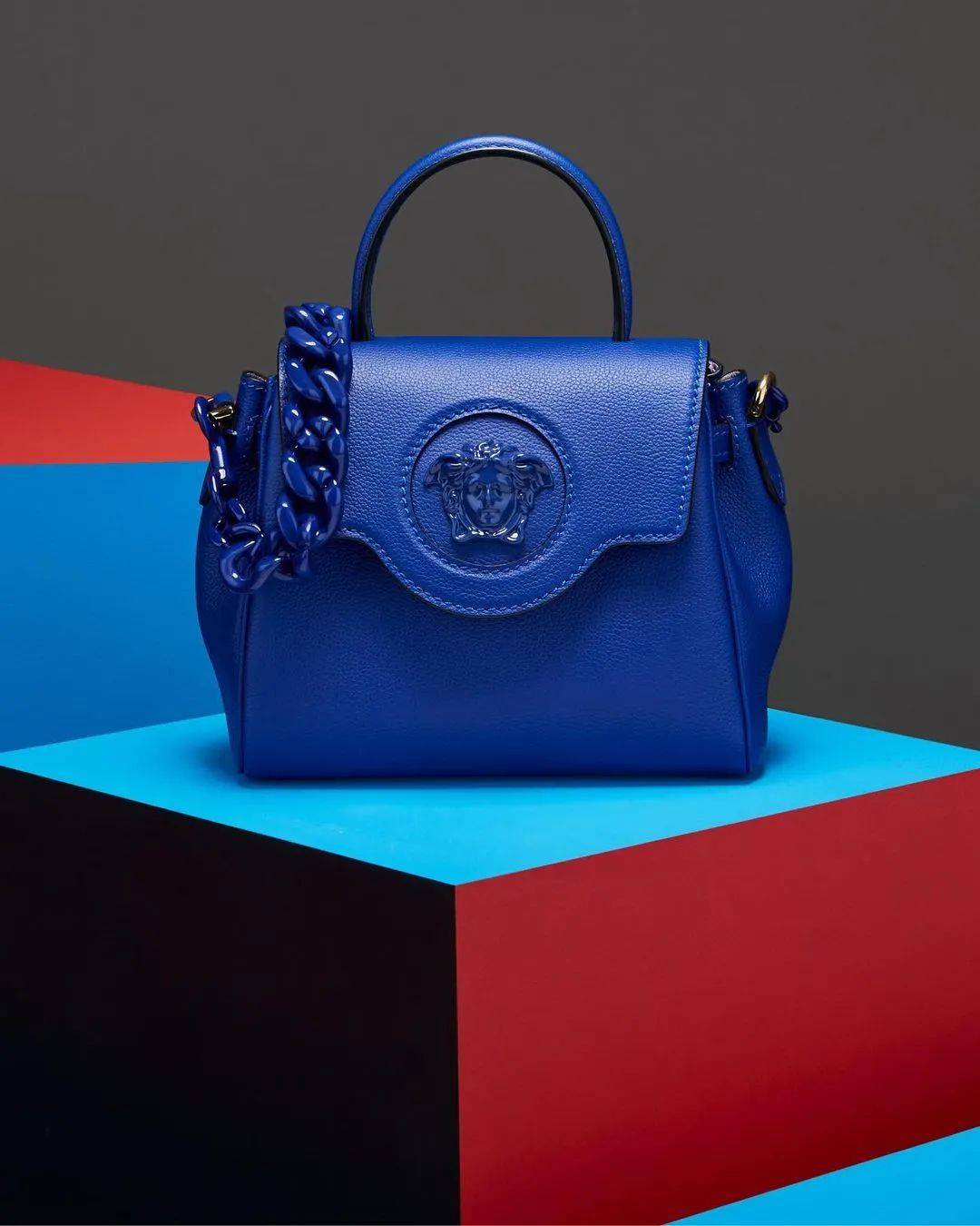 Nas 叱咤红毯、被爆红歌手示爱……这个品牌最近火得有点收不住！