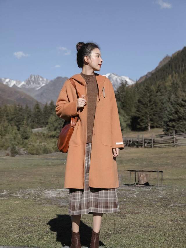 下半身 秋冬卫衣怎么选?脏橘色字母卫衣,穿上身减龄又时髦