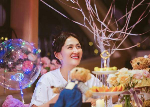 白天鹅 付辛博见了杨超越可能会崩溃,看看杨超越的裤子就知道了