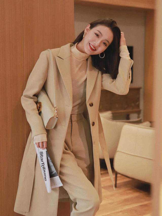 是属于 秋冬的标配卡其色大衣,学会这5套搭配轻松驾驭,怎么穿都好看