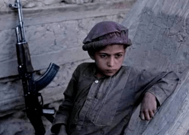《湄公河行动》的娃娃兵,在金三角地区真实存在吗?_孩子