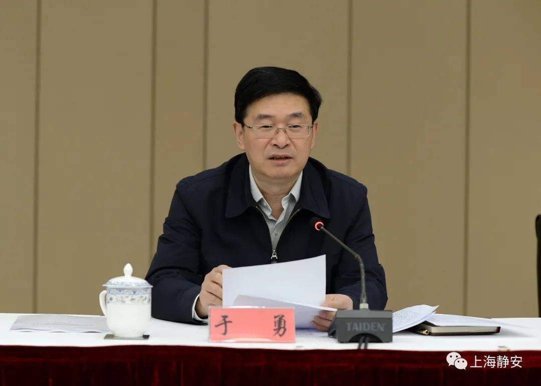 区委书记于勇出席会议并讲话,区委副书记,区长王华主持会议.