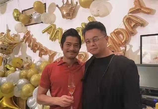 一家人 方媛高调晒照为郭富城庆生，打扮精致少女感足，一家人颜值好养眼