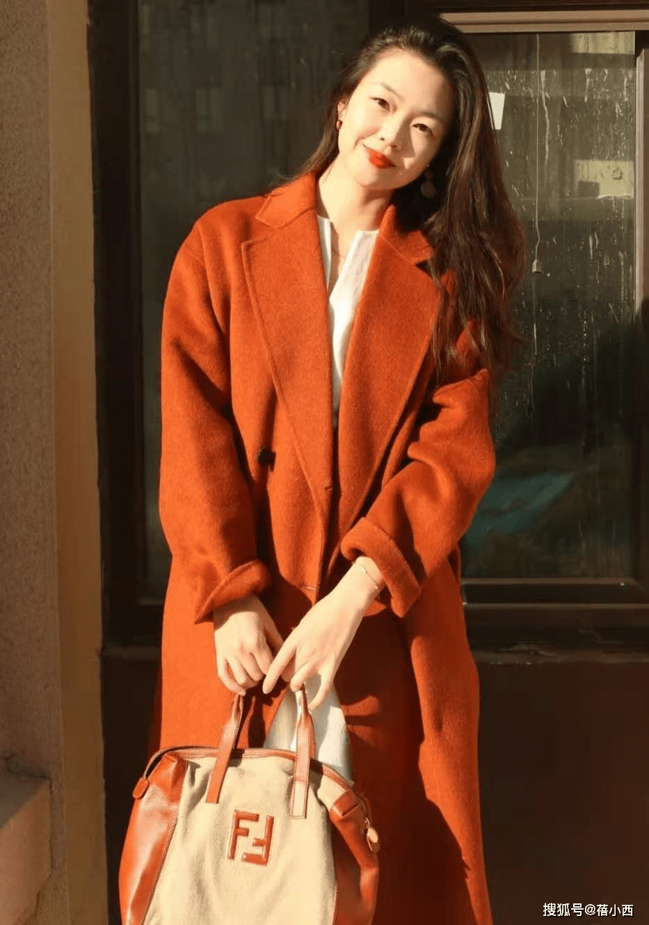 小姑娘 人人都有的呢子大衣，怎样穿搭才“出彩”？这2个要点很关键