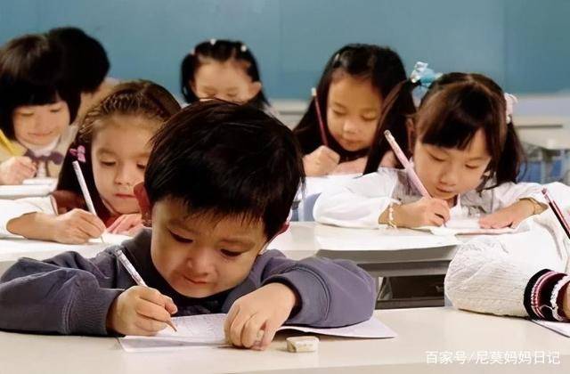 一位全职妈妈吐槽：幼儿园接孩子时间也有鄙视链早接鄙视晚接