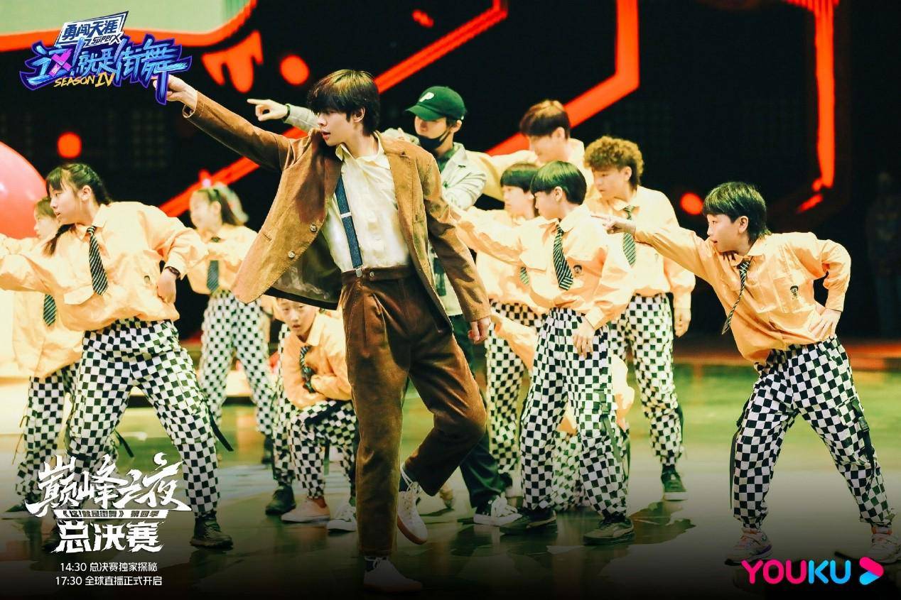 总决赛|《这！就是街舞》第四季总决赛终极狂欢落幕 王一博蝉联冠军队长！