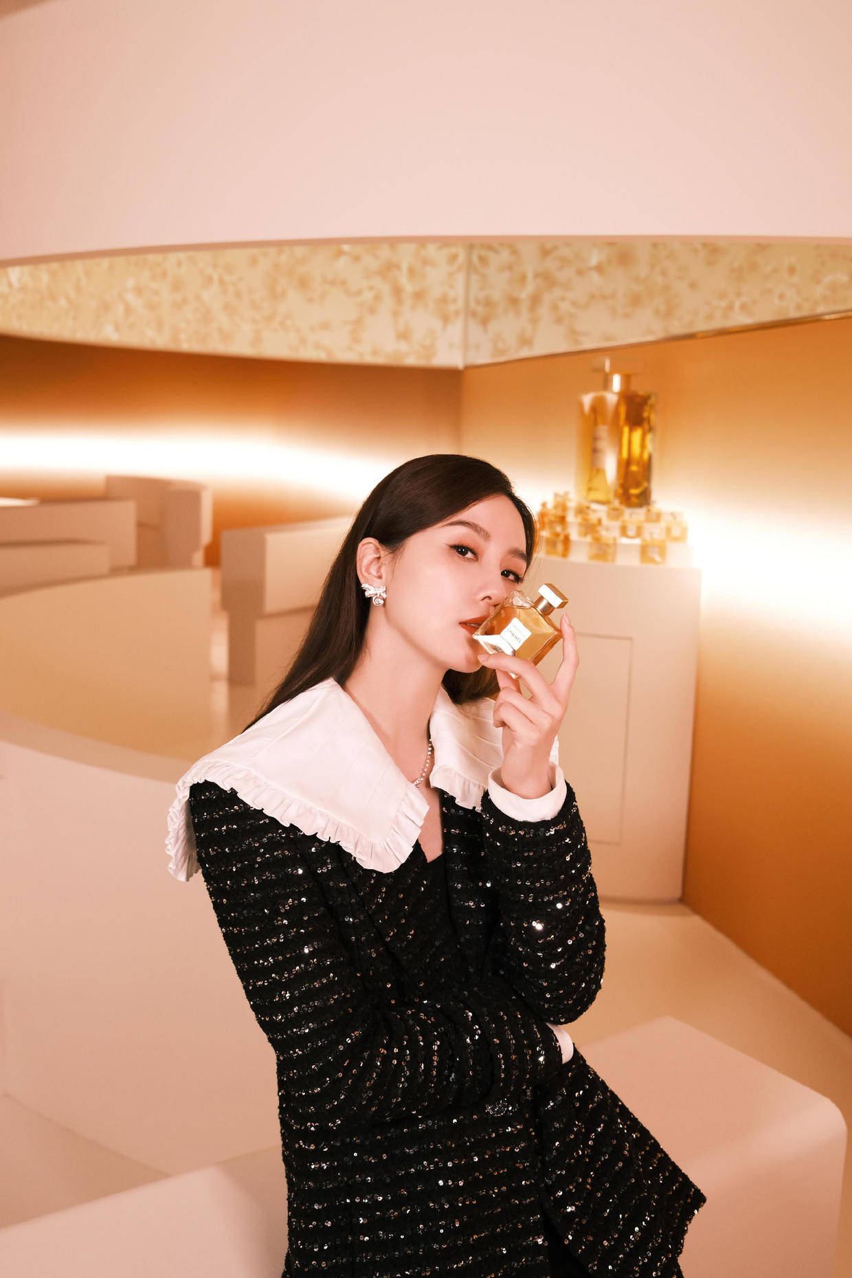 黑色 有一种酷飒叫刘诗诗穿黑色套装，明明很普通，依然被她穿出高级感