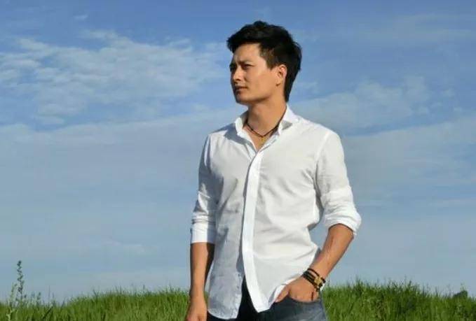 女神|好歌手云飞:6登央视春晚,娶“古典女神”美娇妻,为人低调朴素