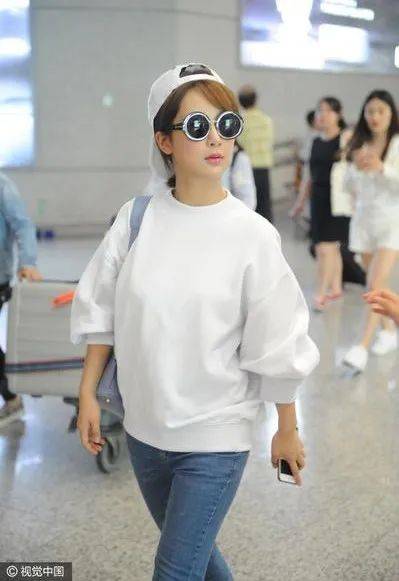 上半身 女星蒋欣瘦成Lisa 2.0？！到底什么情况呀…