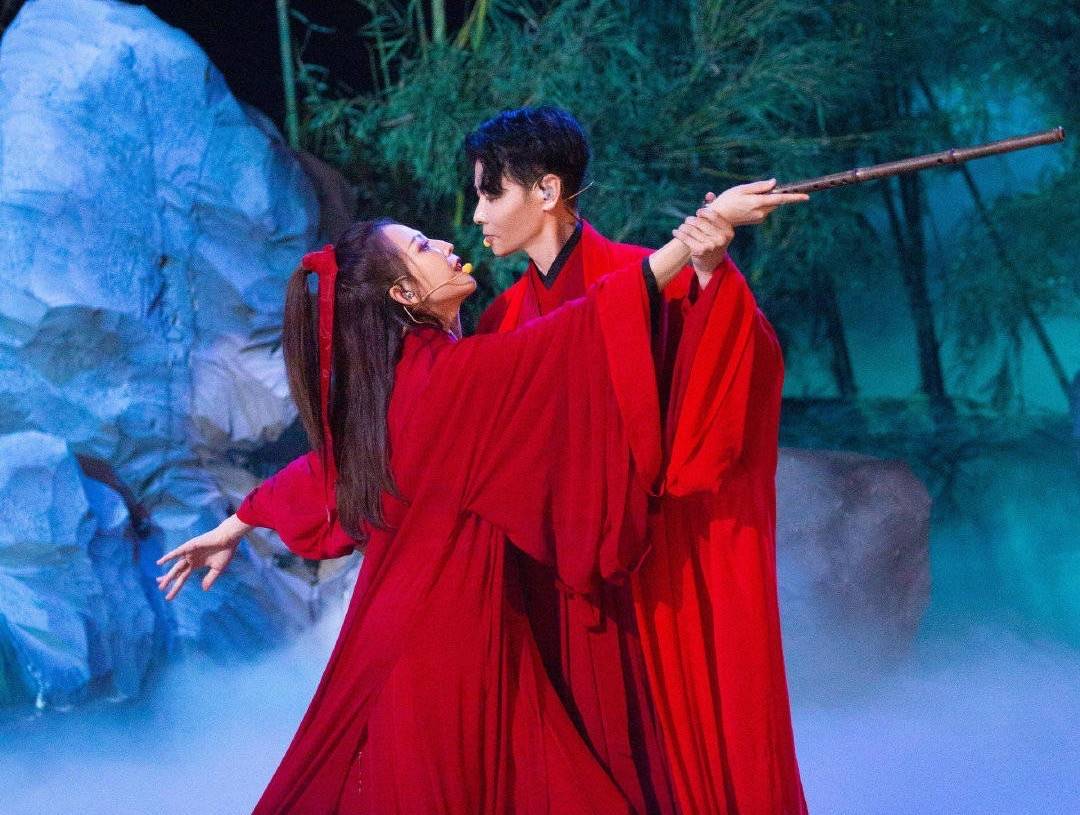 张晋|《披哥》的最大赢家，不是陈小春、张晋，而是被骂上热搜的他