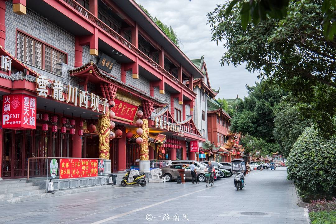 冷清|成都冷清但有特色的古街，建筑物都是仿造的，外地游客知之甚少