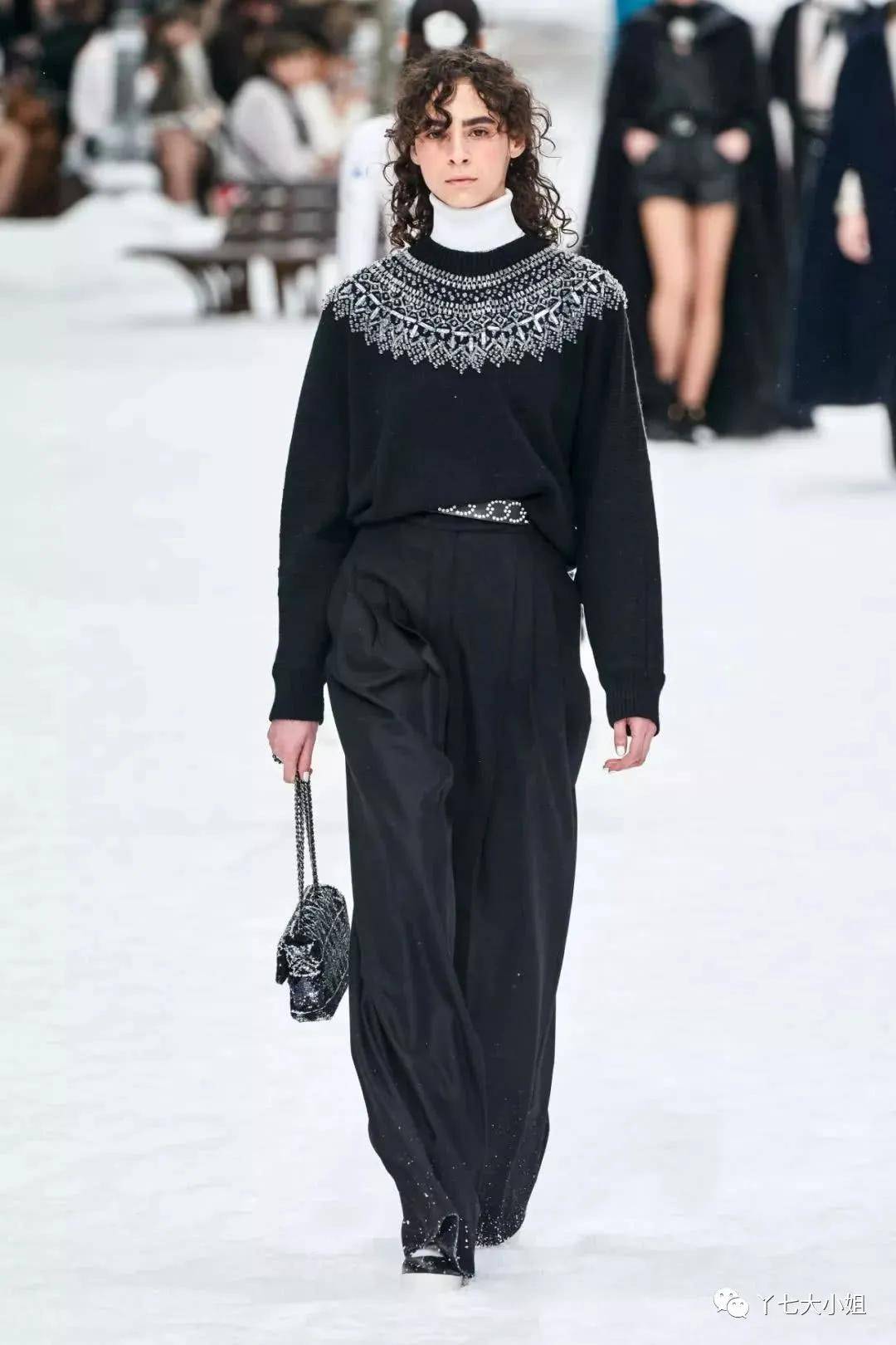 毛衣 一件烟管领毛衣=秋冬最有气质的万能内搭