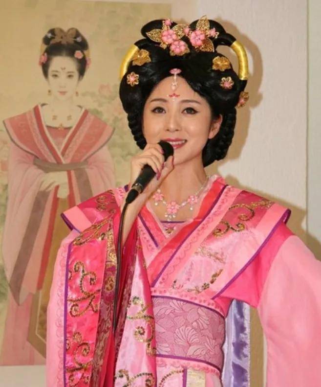 女神|好歌手云飞：6登央视春晚，娶“古典女神”美娇妻，为人低调朴素