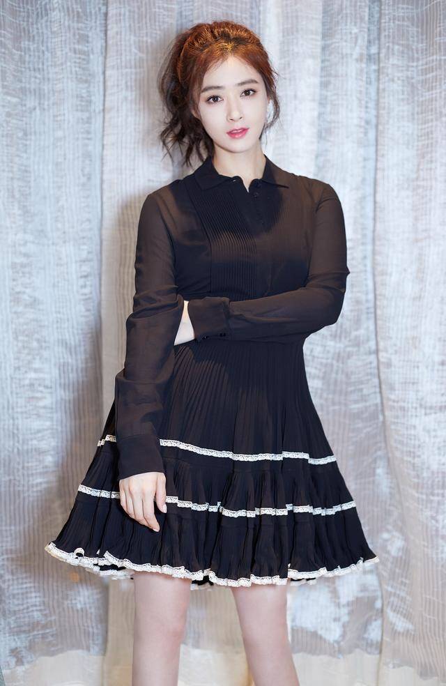 身材 蒋欣瘦下来真的太绝了，拍封面表现力爆棚，时髦到完全不敢认