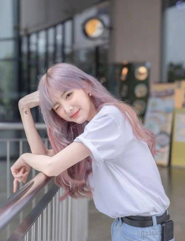 金发抄袭Lisa“太妹头”的佟丽娅一夜刷爆几亿播放量？内娱女爱豆都看跪了！