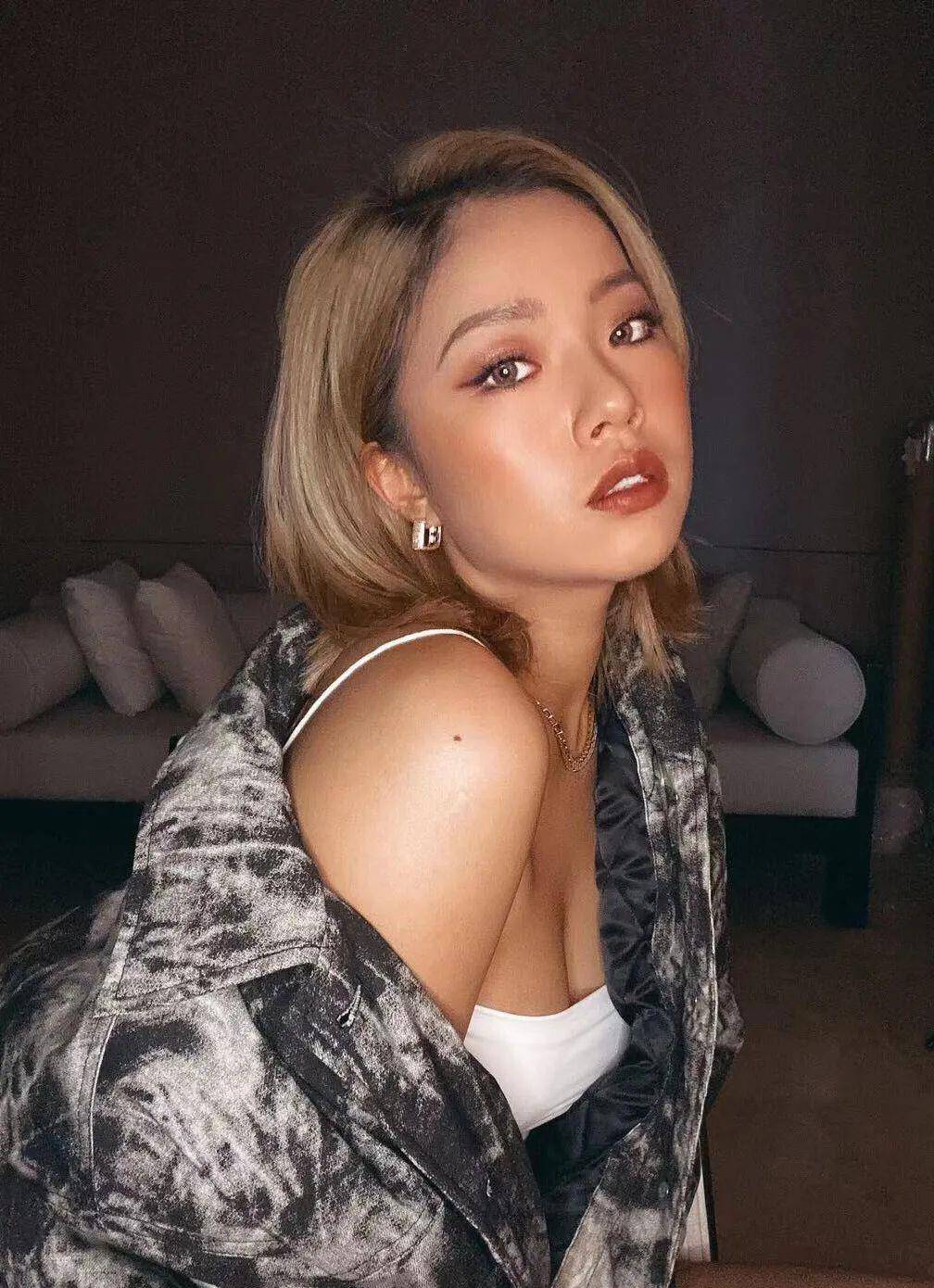 金发抄袭Lisa“太妹头”的佟丽娅一夜刷爆几亿播放量？内娱女爱豆都看跪了！