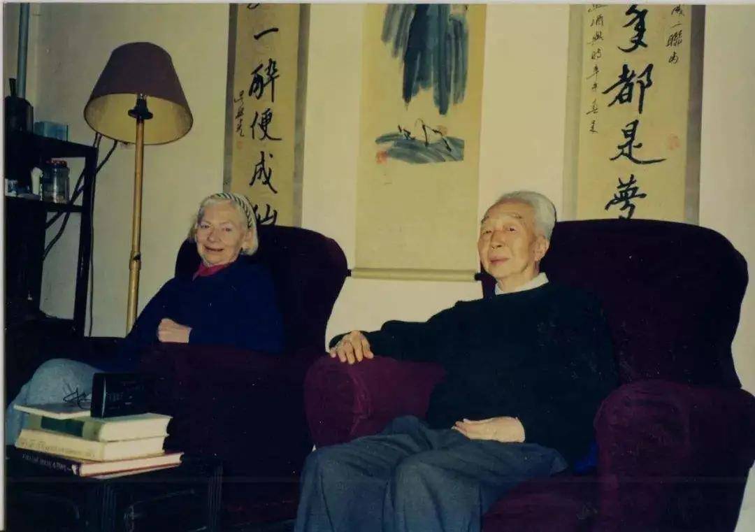 杨宪益与戴乃迭:被称翻译界神雕侠侣,浪漫与翻译事业两不误_离骚