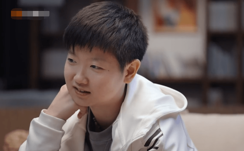 原创孙颖莎与陈梦合体比心被捏脸遭吐槽生活中爱卖萌感谢伊藤美诚