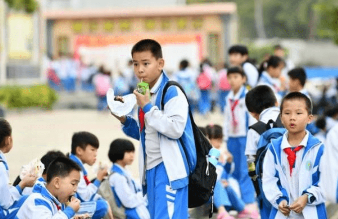 垃圾|教育部下发通知，中小学将迎来新政策，学生的快乐源泉要消失