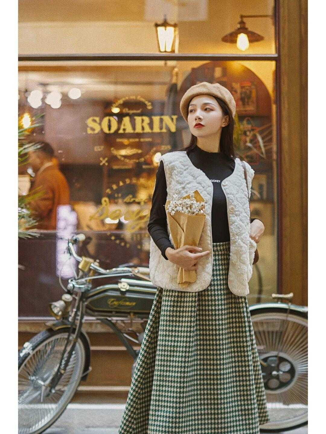 黑色 秋冬一定要试试“紧身打底+高腰半身裙”,温柔优雅,时髦百搭