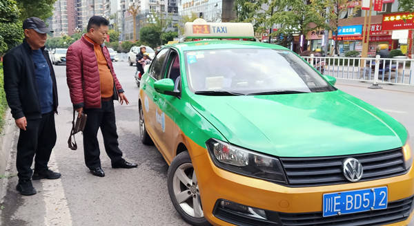 公司总经理(法人)李昌信心满满地告诉记者,古蔺的几家出租车公司,我们