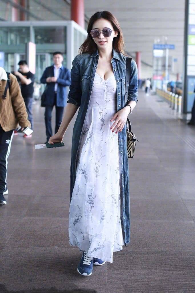 林志玲 林志玲嫁人后更嫩了，穿紧身装配齐刘海性感又清纯，气质太撩人