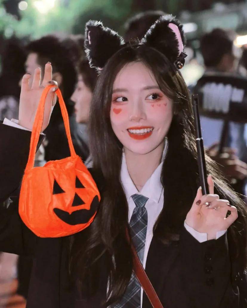 欢乐谷别当鬼了，抓他去出道吧…