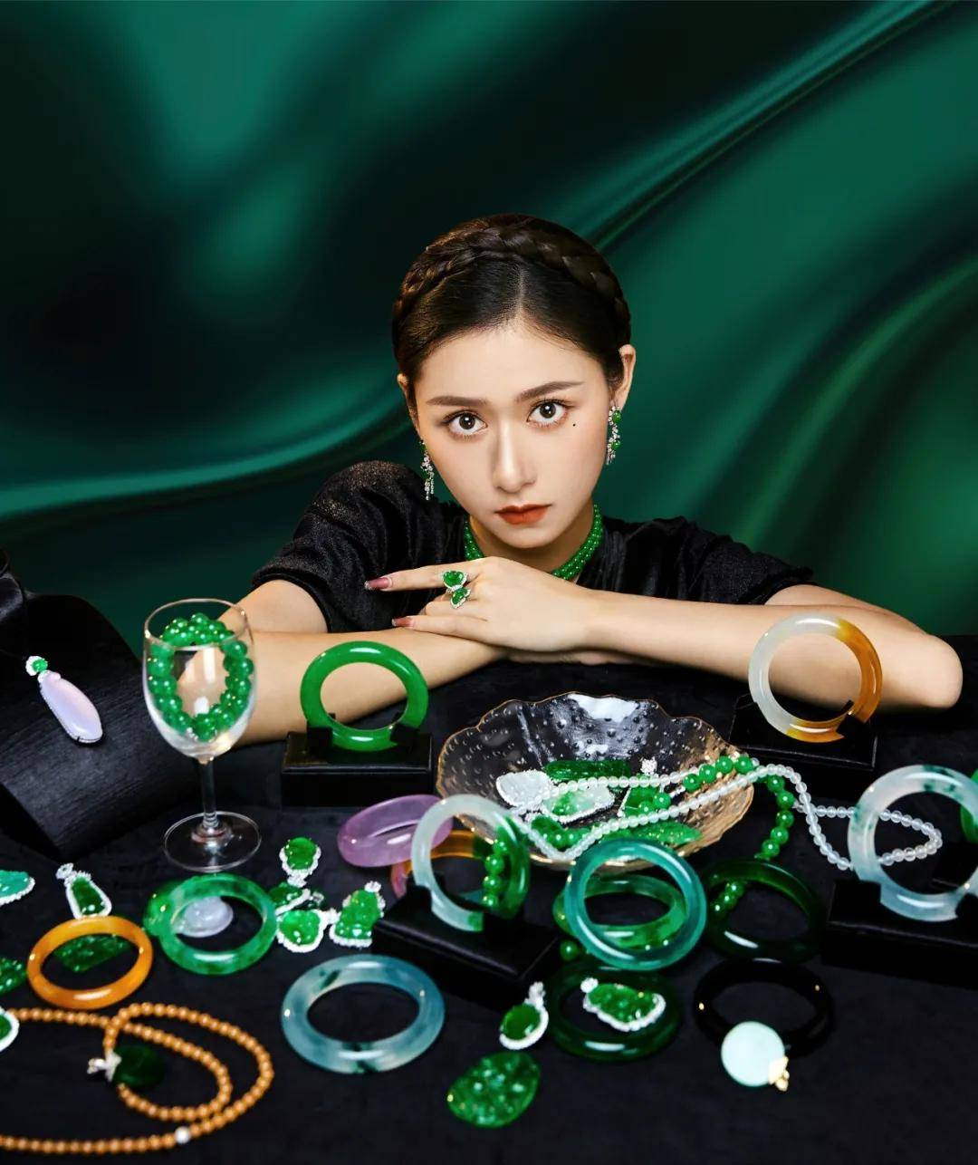 珠江时报:"手镯一姐"刘思懿为平洲玉器推流_直播