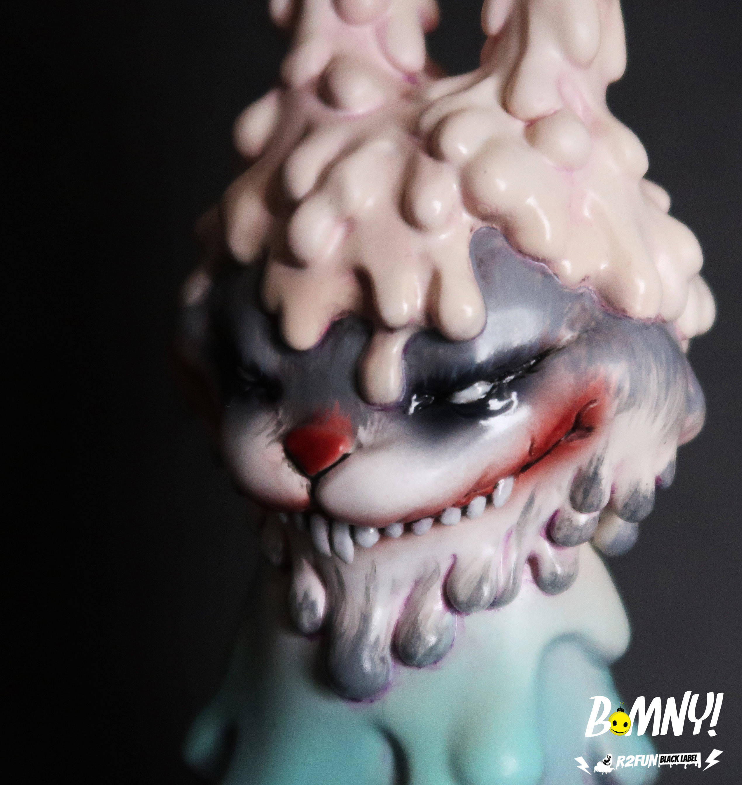 反战 潮玩新品 | 初代Bomny以蜡烛为灵感、反战主题的玩具