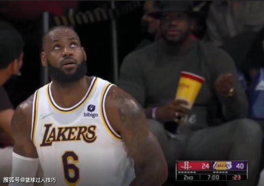 湖人|路人撞脸NBA球星：湖人赛场出现2个詹姆斯，东契奇球迷逗笑本尊
