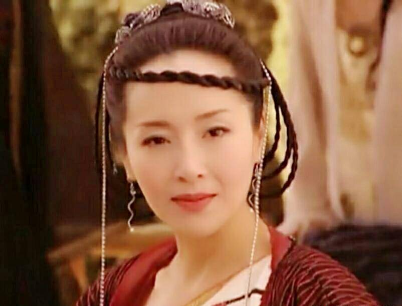 角色|《星辰大海》配角来头不小：认出了伪装者的间谍孤狼，没认出黄蓉