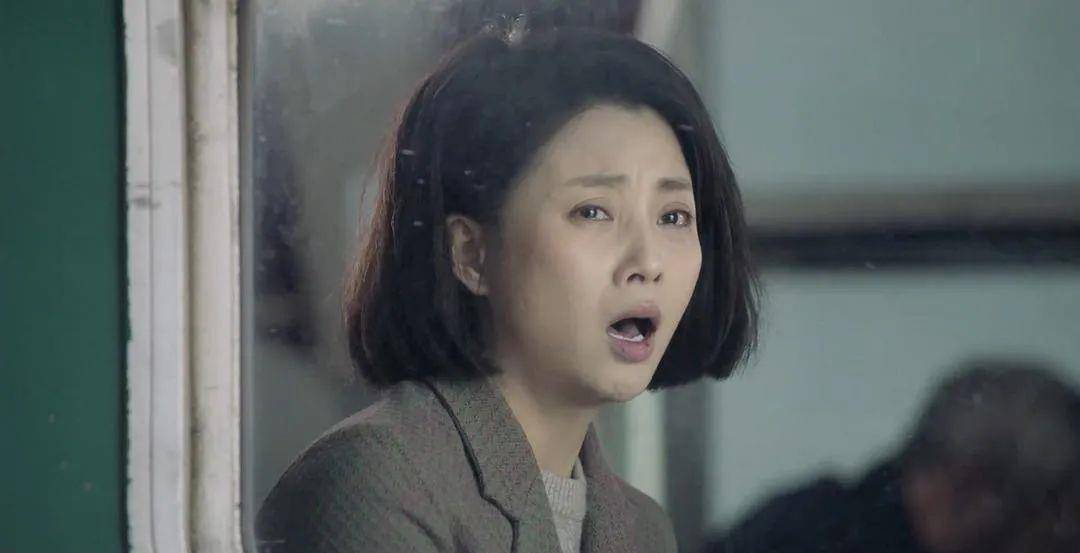 干练短发,走南闯北的女商人,殷桃诠释出了骆玉珠传奇人生的每一个阶段